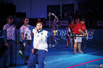 Eleonora Sarti al tiro durante la finale per il bronzo